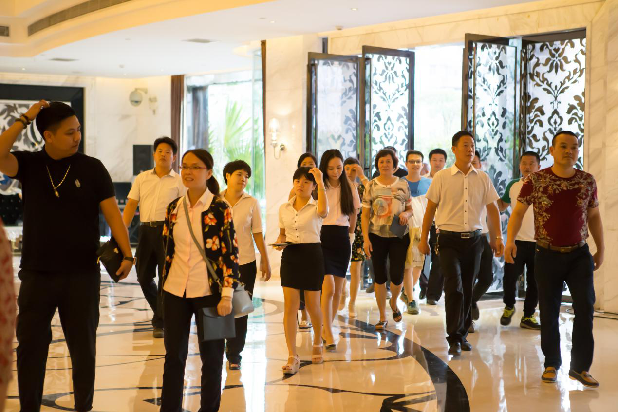 藍(lán)(lán)菲紅酒之夜(暨藍(lán)(lán)菲新品發(fā)(fā)布酒會(huì)(huì))盛大舉行