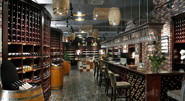 加盟紅酒專賣店的發(fā)(fā)展怎么樣?