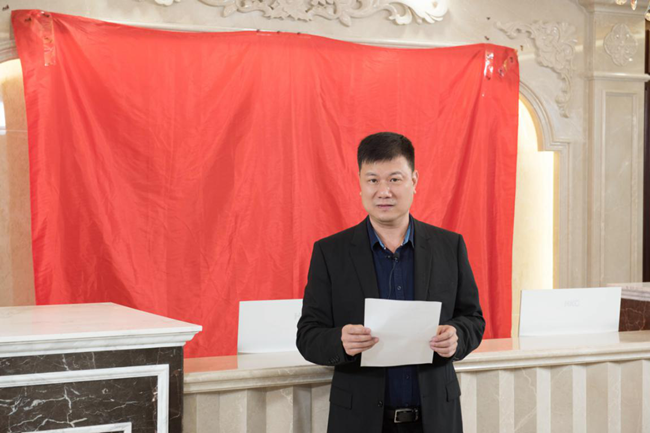 藍(lán)(lán)菲酒業(yè)(yè)新辦公場(chǎng)所揭牌儀式隆重舉行