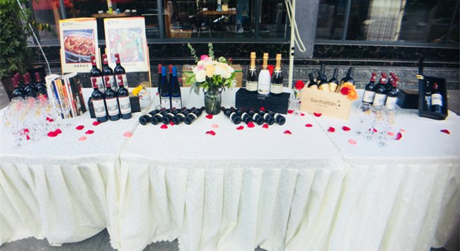 現(xiàn)在開(kāi)個(gè)紅酒專賣店賺錢嗎