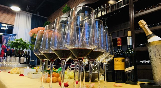 開(kāi)個(gè)(gè)紅酒連鎖加盟店有沒(méi)有前景